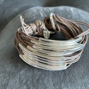Never worn bracelet in silver and taupe